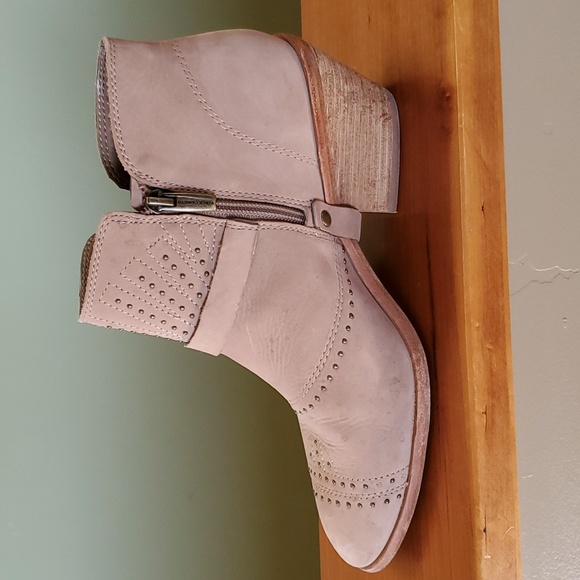 Vince Camuto booties - Picture 3 of 13